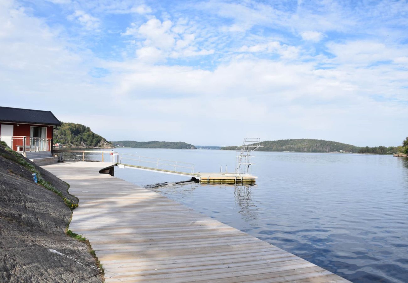 Stuga i Henån - Charmiga stugor i lugnt skogsläge nära havet | SE09136