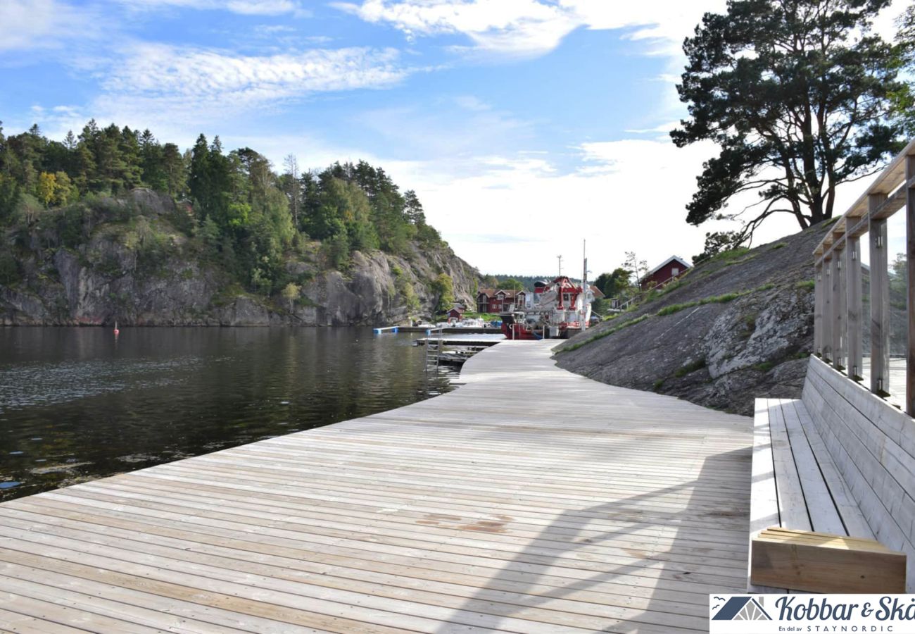 Stuga i Henån - Charmiga stugor i lugnt skogsläge nära havet | SE09136