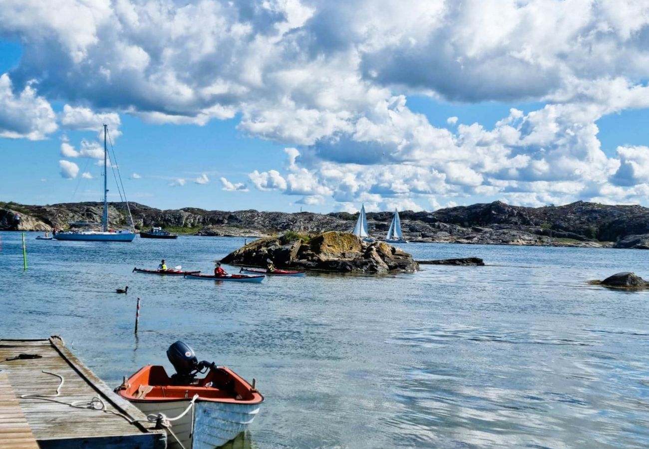 Stuga i Henån - Charmiga stugor i lugnt skogsläge nära havet | SE09136