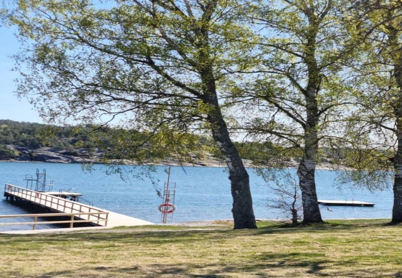 Stuga i Svanesund - Fantastisk havsutsikt och 100 m till stranden i Svanesund | SE09137