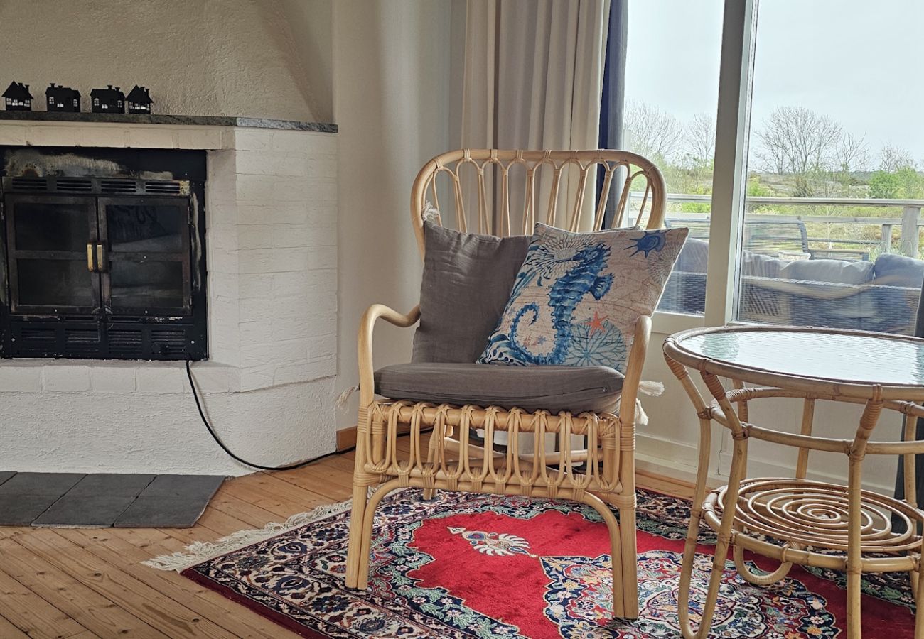 Stuga i Skärhamn - Mysigt boende som omges av berg, 450m till havet | SE09117