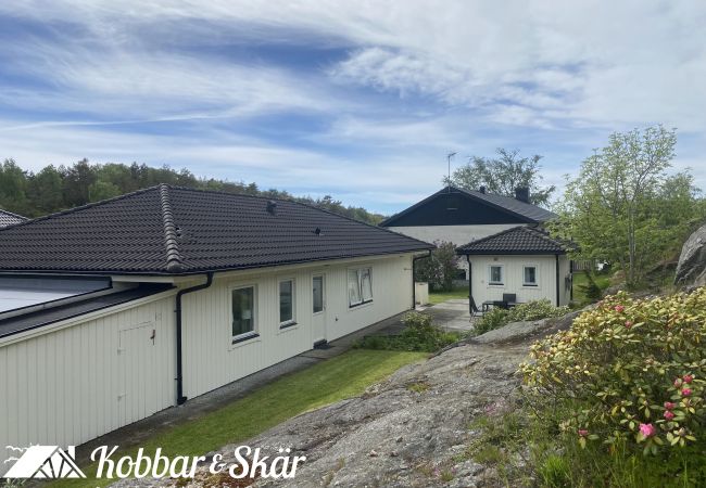 Stuga i Ellös - Semesterhus i Ellös, 300m till sandstrand | SE09113