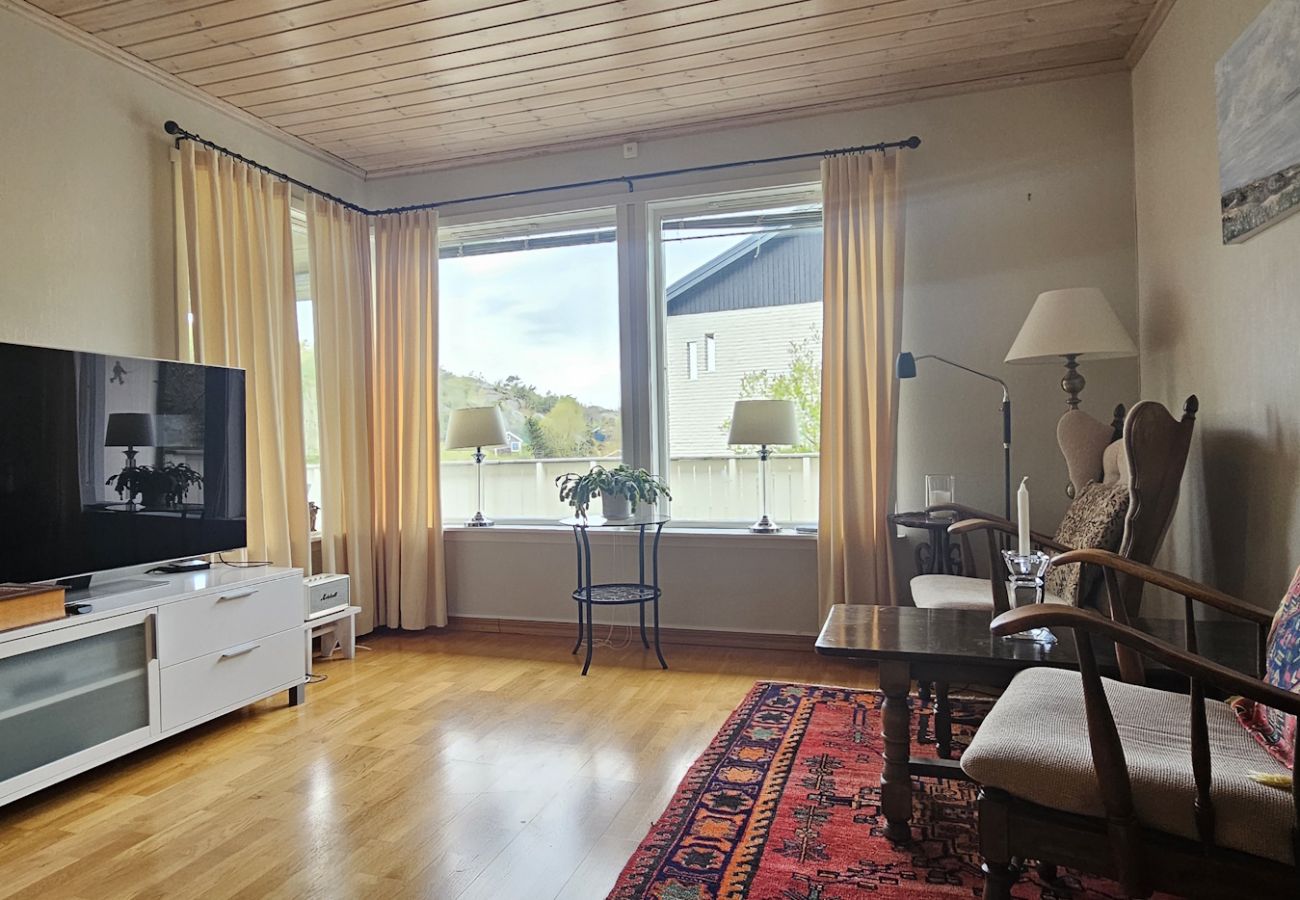 Stuga i Ellös - Rymligt semesterhus i Ellös, 300m till fin sandstrand | SE09113