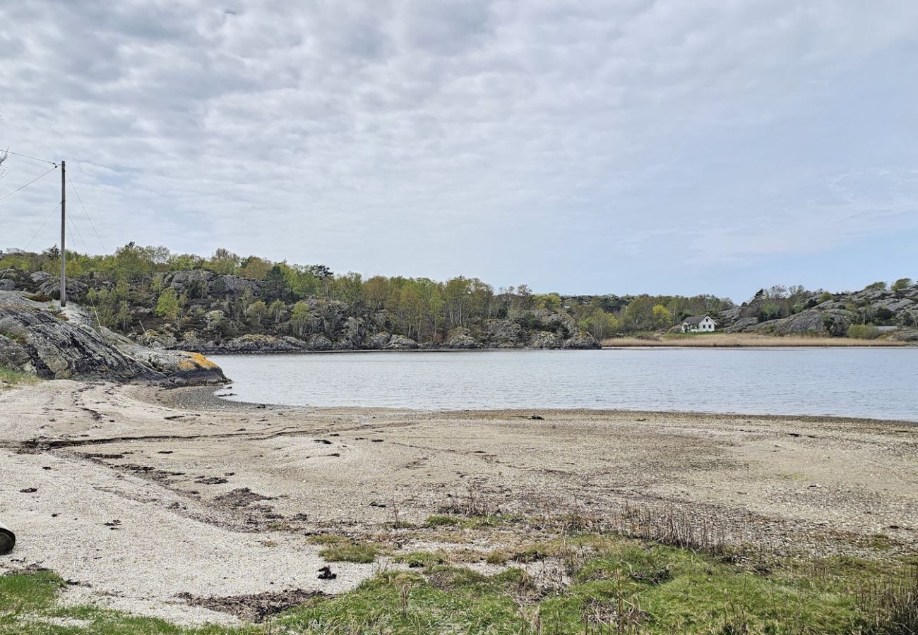 Stuga i Ellös - Rymligt semesterhus i Ellös, 300m till fin sandstrand | SE09113