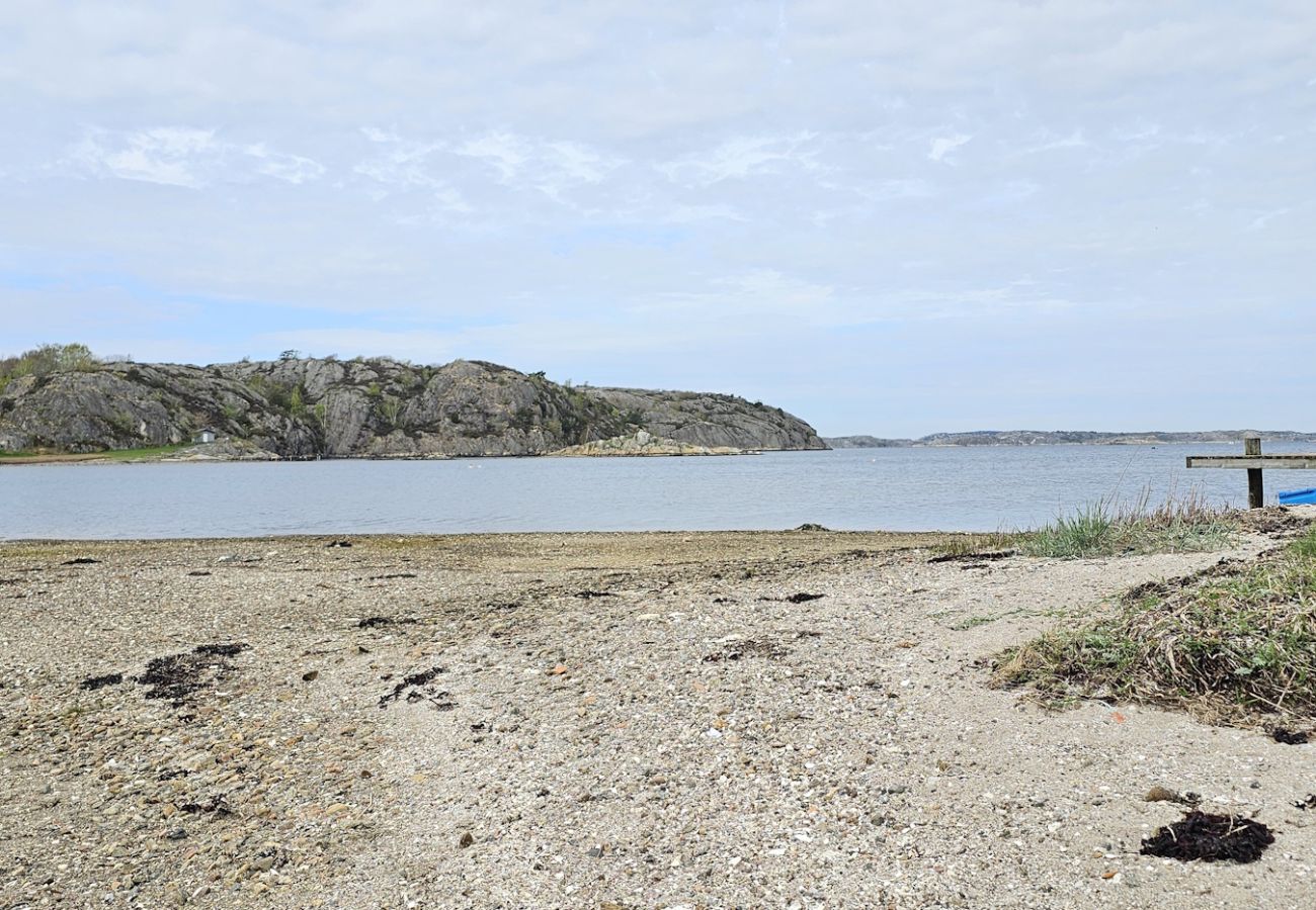 Stuga i Ellös - Rymligt semesterhus i Ellös, 300m till fin sandstrand | SE09113