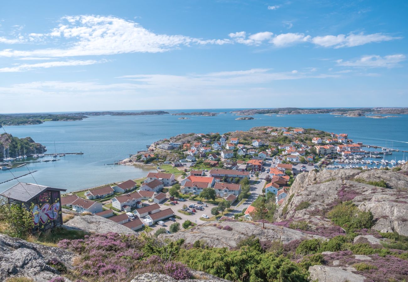 Stuga i Ellös - Rymligt semesterhus i Ellös, 300m till fin sandstrand | SE09113