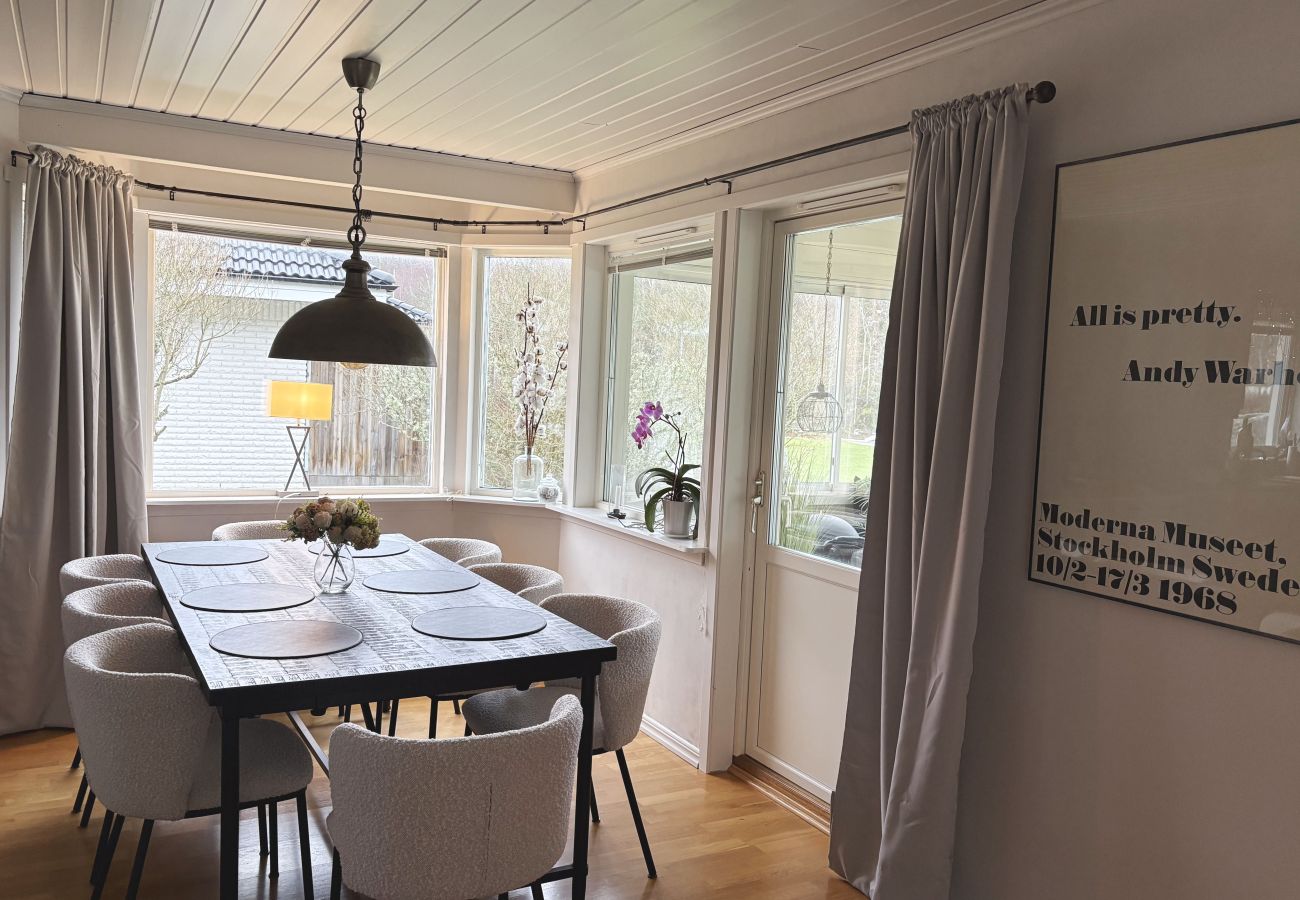 Stuga i Ellös - Semesterhus i Ellös, 300m till sandstrand | SE09113