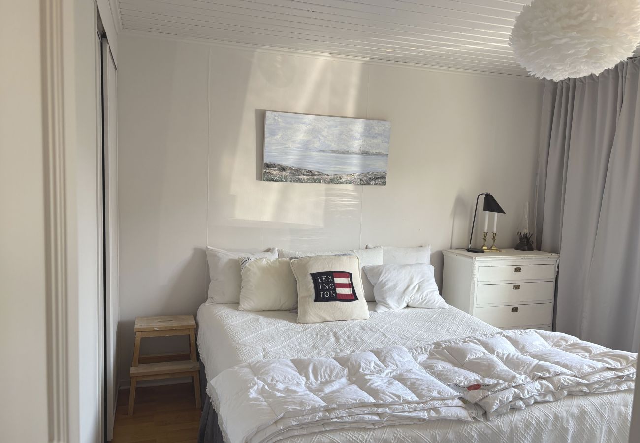 Stuga i Ellös - Semesterhus i Ellös, 300m till sandstrand | SE09113