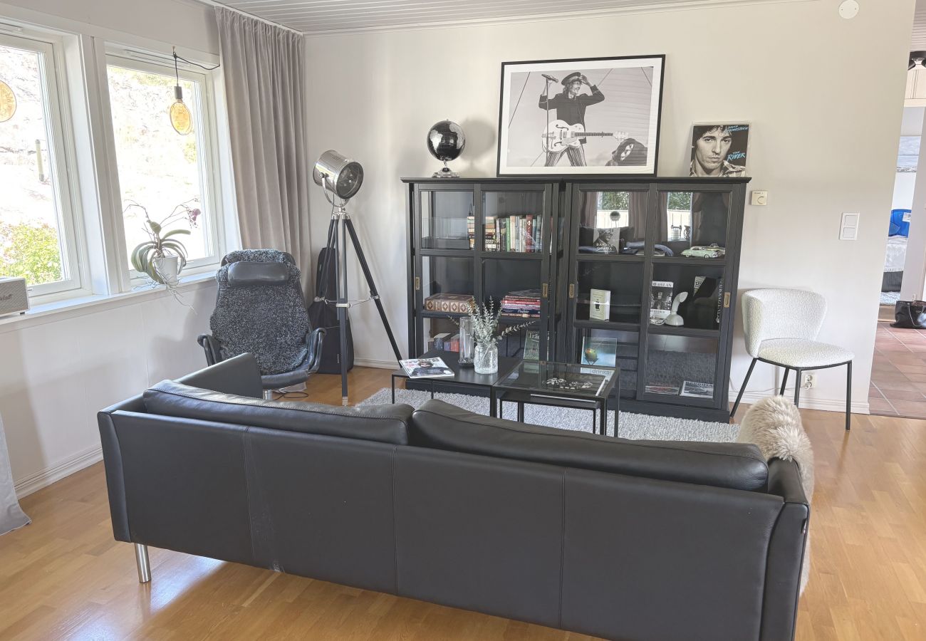 Stuga i Ellös - Semesterhus i Ellös, 300m till sandstrand | SE09113