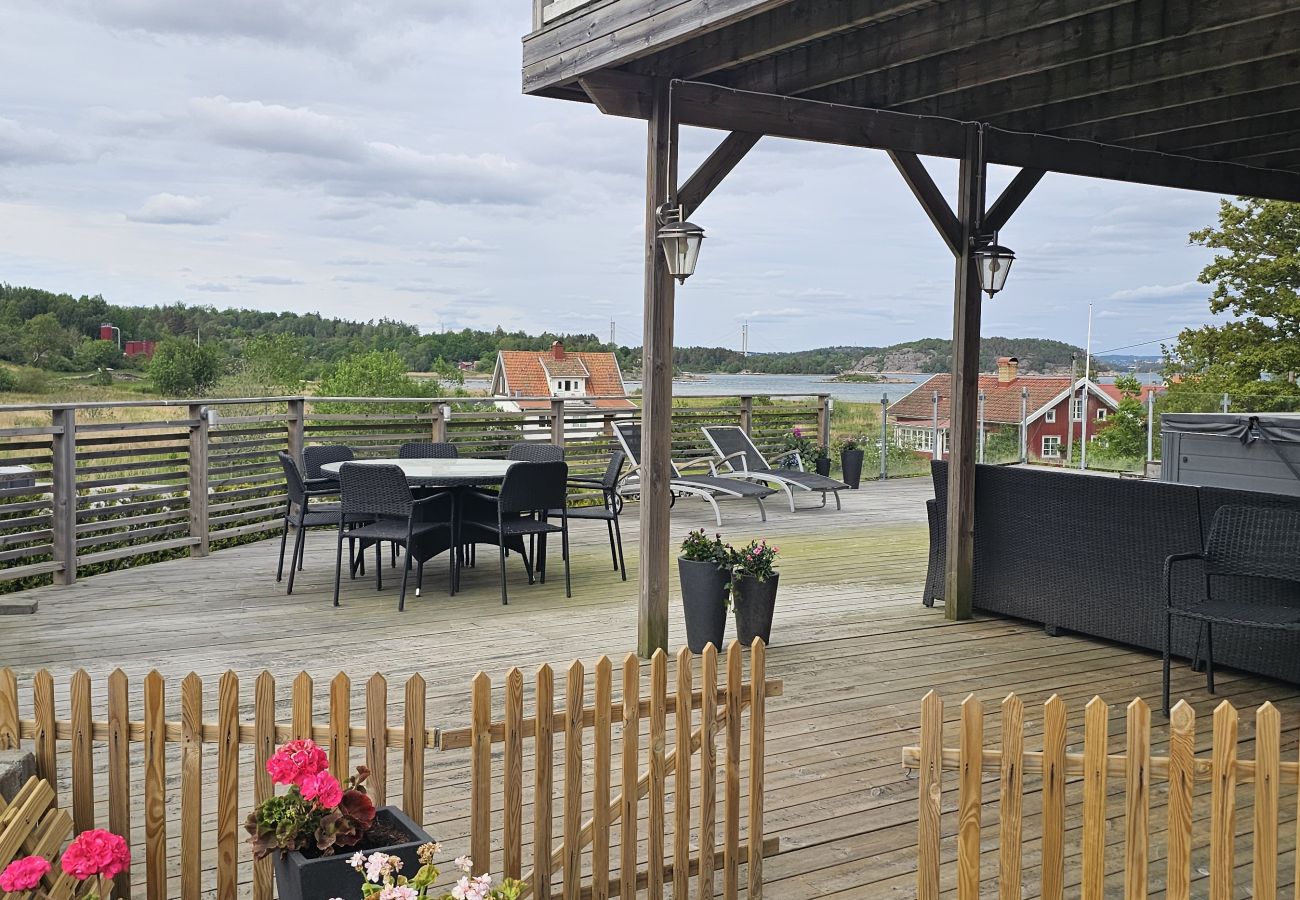 Lägenhet i Höviksnäs - Lägenhet Höviksnäs 300m från havet med utsikt över Tjörnbron| SE09112