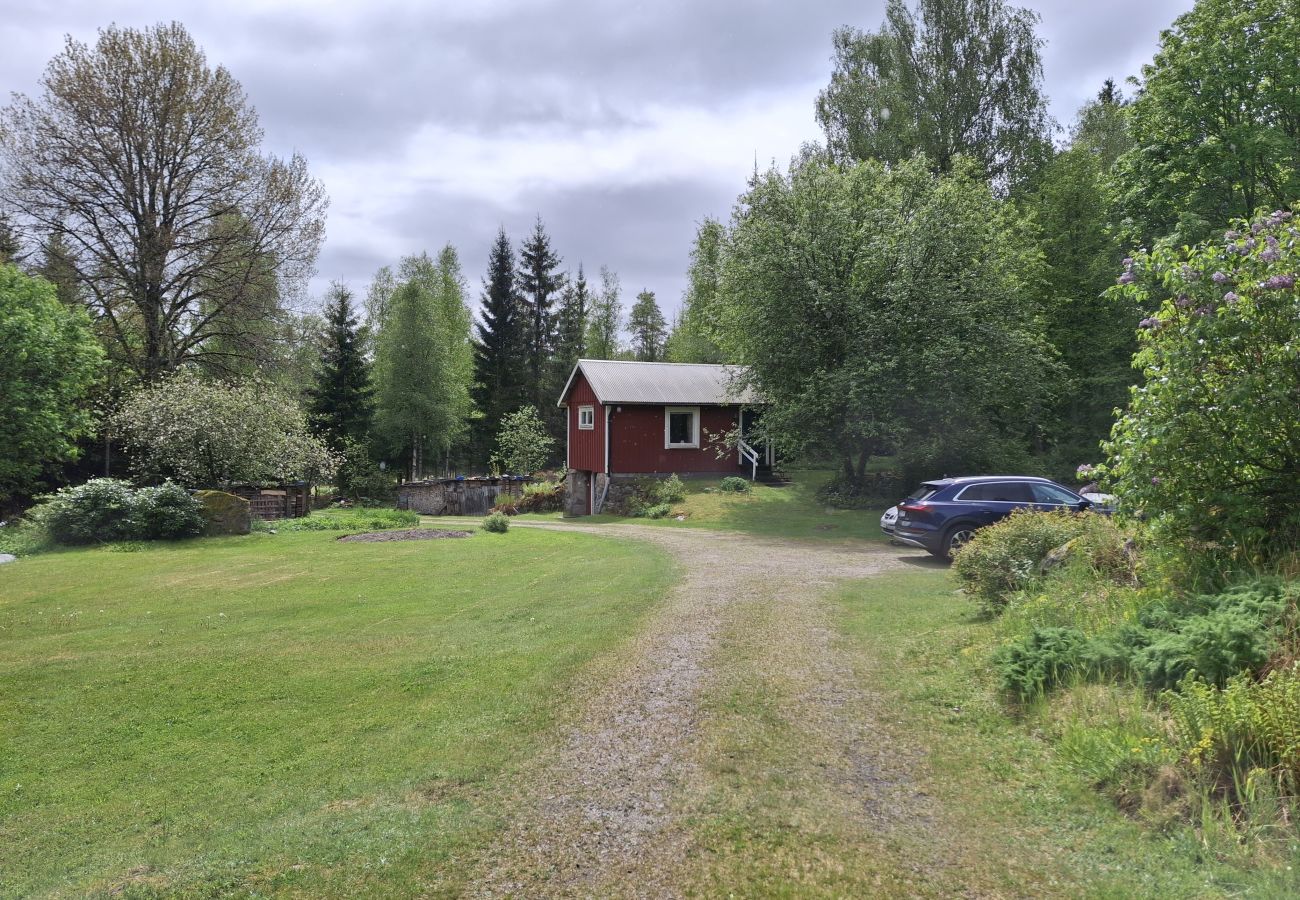 Stuga i Lönsboda - Charmigt semesterhus i skogsidyll utanför Tosthult | SE01078