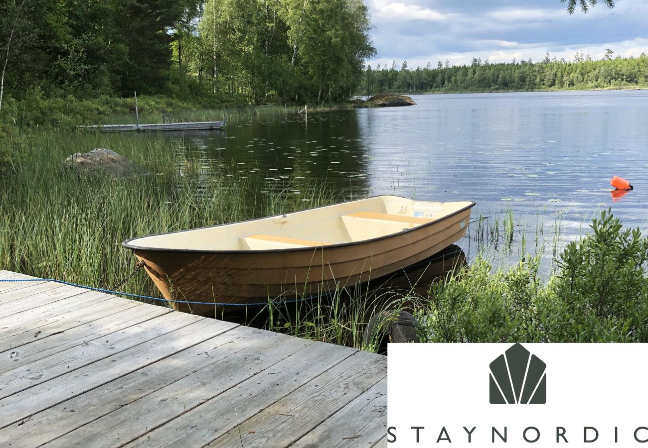 Stuga i Lönsboda - Charmigt semesterhus i skogsidyll utanför Tosthult | SE01078