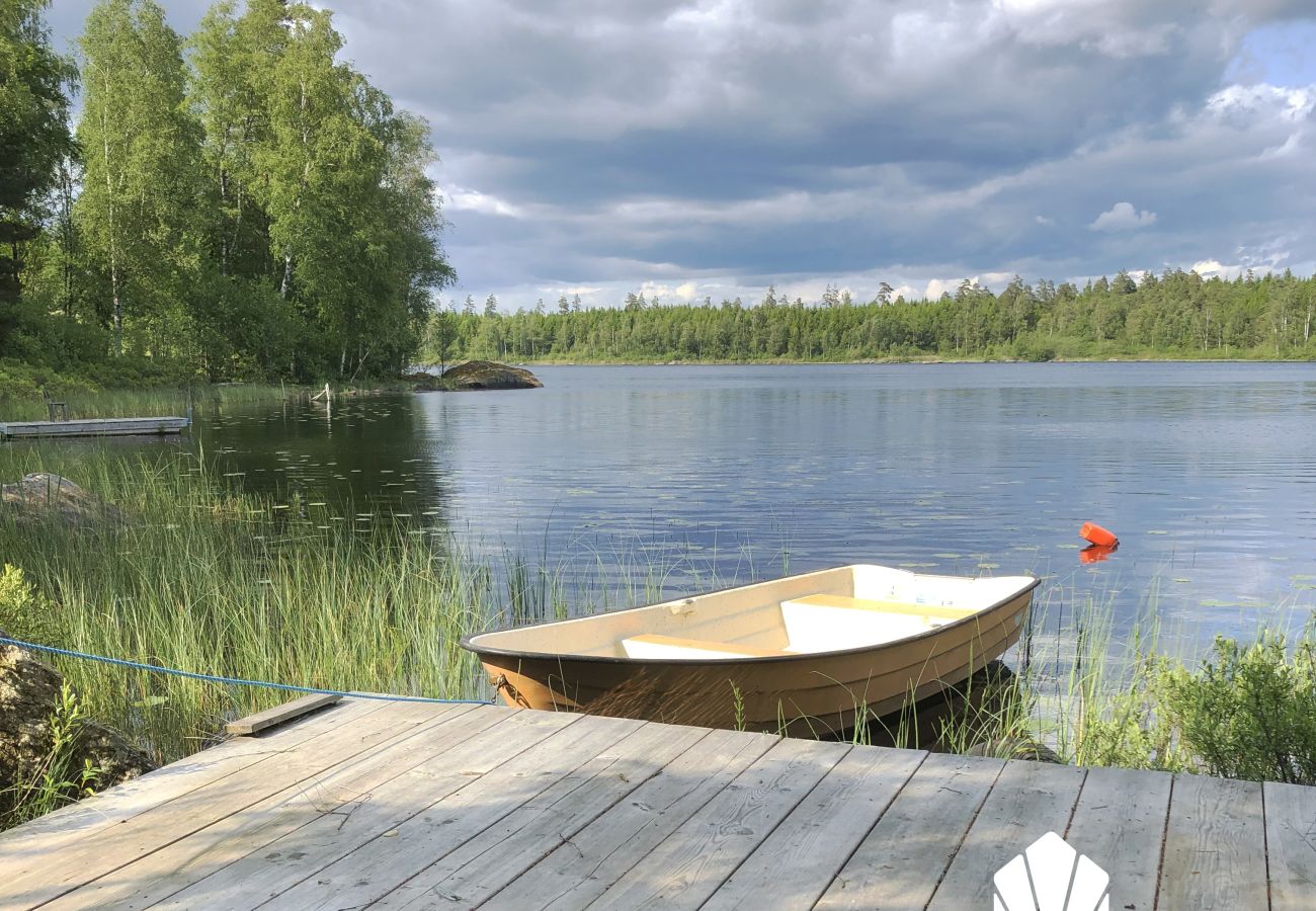 Stuga i Lönsboda - Charmigt semesterhus i skogsidyll utanför Tosthult | SE01078