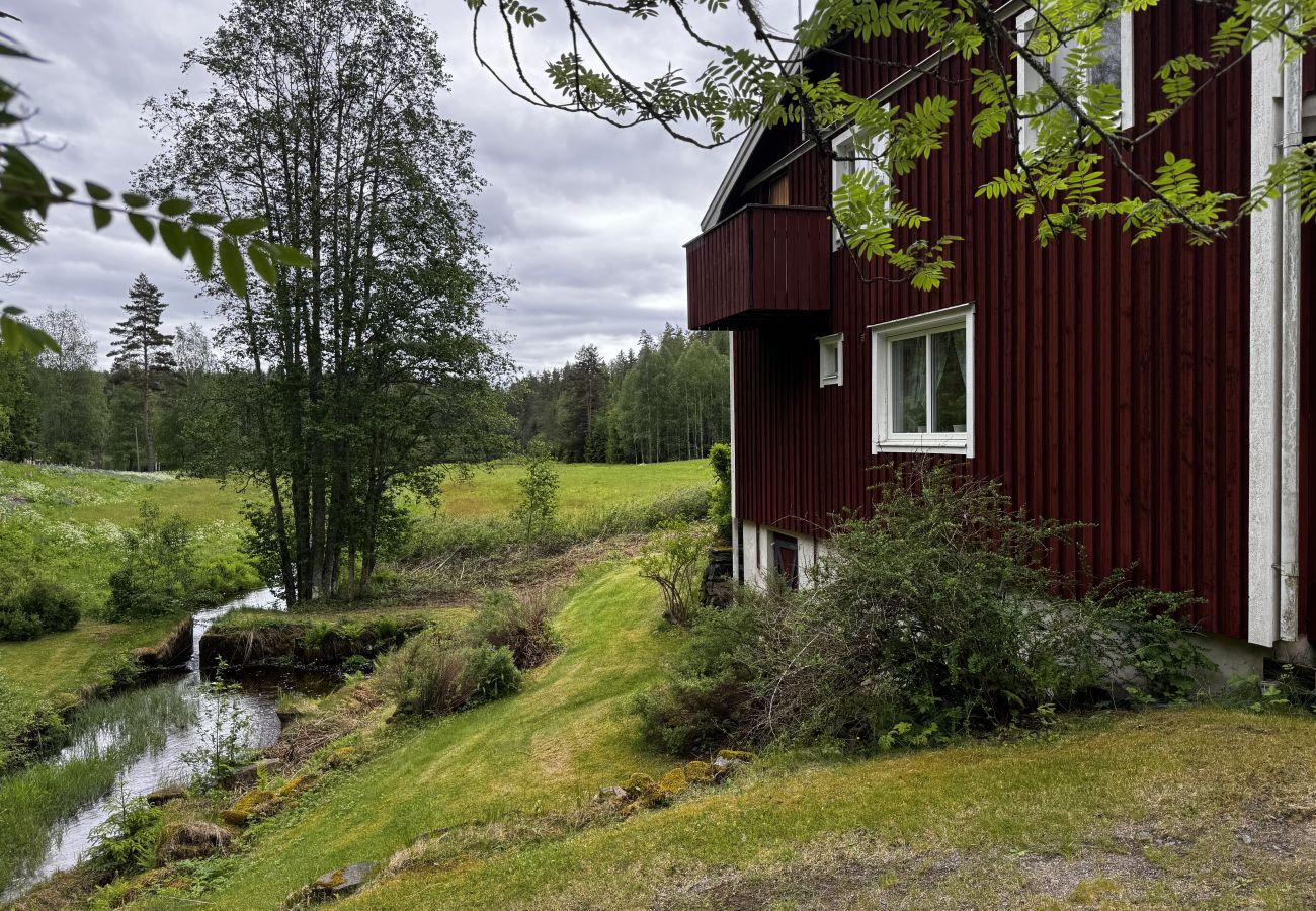 Stuga i Skillingsfors - Mycket vackert belägen stuga i Skillingsfors |SE18031