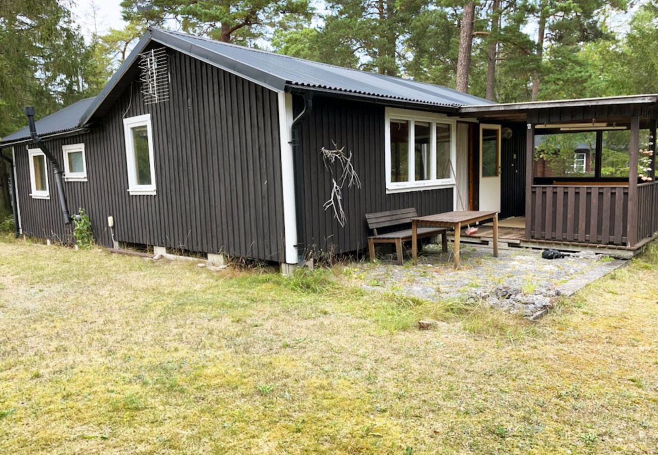 Stuga i Lärbro - Semesterbostad med promenadavstånd från en av Gotlands lugnaste stränder  |SE12056