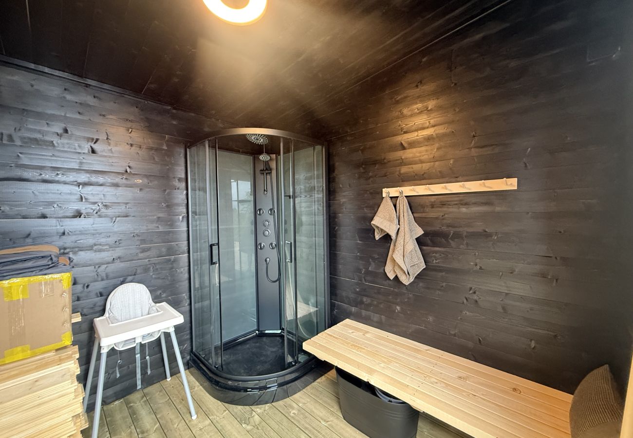 Stuga i Lönashult - Semesterbostad med bastu och sjöutsikt i natursköna Lönashult | SE06090