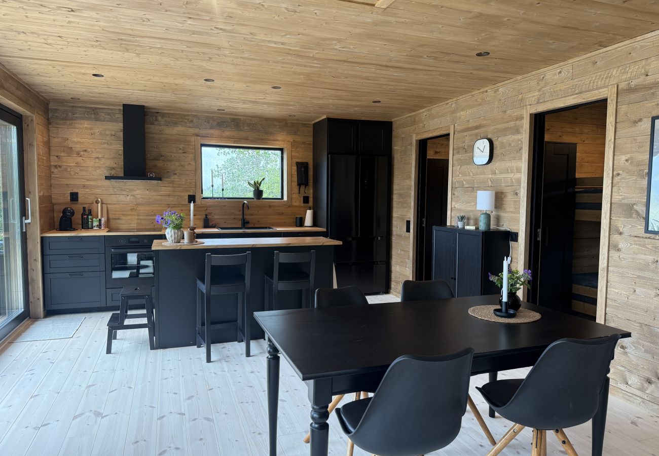 Stuga i Lönashult - Semesterbostad med bastu och sjöutsikt i natursköna Lönashult | SE06090