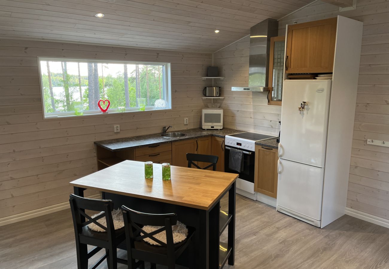 Villa i Hultsfred - Fin stuga i gott skick belägen med viss sjöutsikt utanför Hultsfred | SE05087