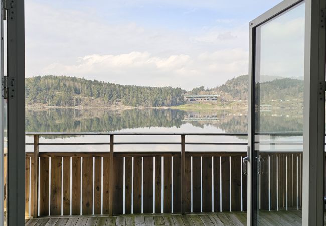 Stuga i Munkedal - Timmerhus, pool, bastu och båt vid Torreby Slott| SE09080 Stuga i Munkedal - Timmerhus, pool, bastu och båt vid Torreby Slott| SE09080