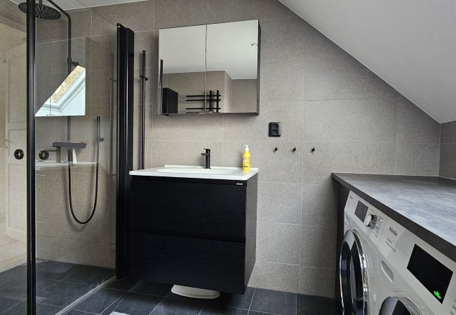 Stuga i Munkedal - Timmerhus, pool, bastu och båt vid Torreby Slott| SE09080 Stuga i Munkedal - Timmerhus, pool, bastu och båt vid Torreby Slott| SE09080