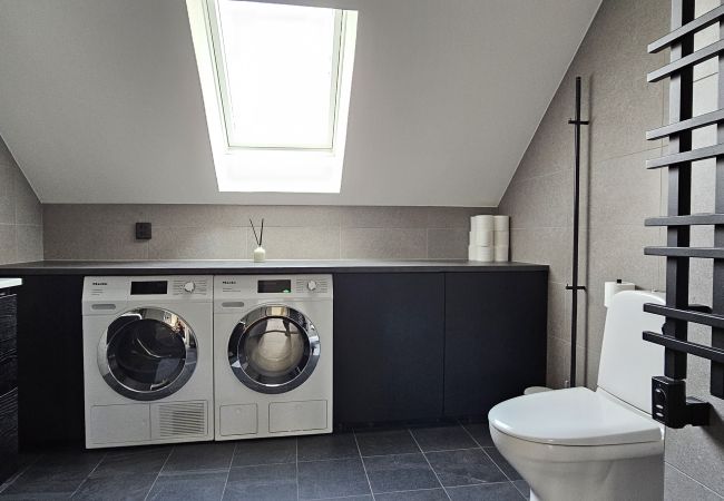 Stuga i Munkedal - Timmerhus, pool, bastu och båt vid Torreby Slott| SE09080 Stuga i Munkedal - Timmerhus, pool, bastu och båt vid Torreby Slott| SE09080