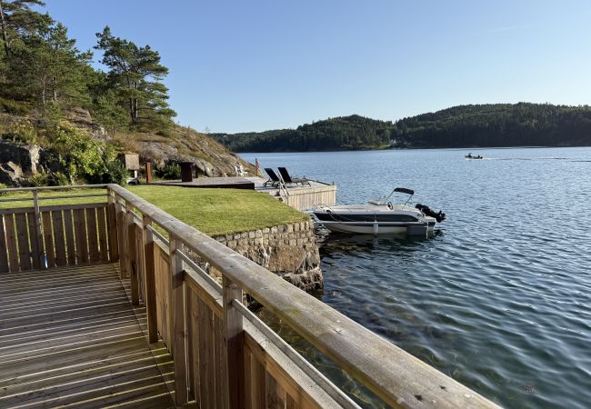 Stuga i Munkedal - Timmerhus, pool, bastu och båt vid Torreby Slott| SE09080 Stuga i Munkedal - Timmerhus, pool, bastu och båt vid Torreby Slott| SE09080