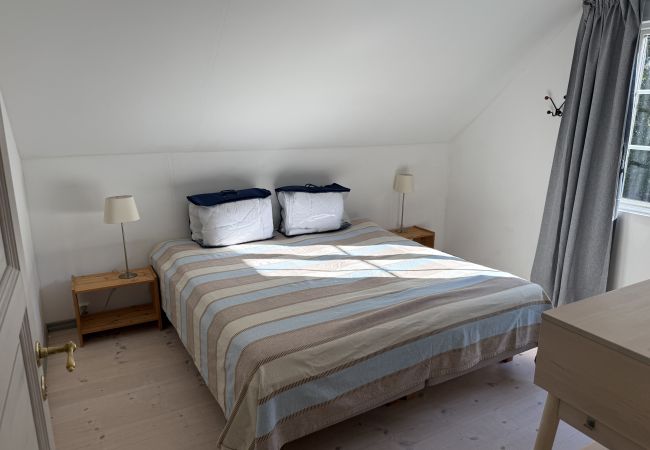 Stuga i Munkedal - Timmerhus, pool, bastu och båt vid Torreby Slott| SE09080 Stuga i Munkedal - Timmerhus, pool, bastu och båt vid Torreby Slott| SE09080