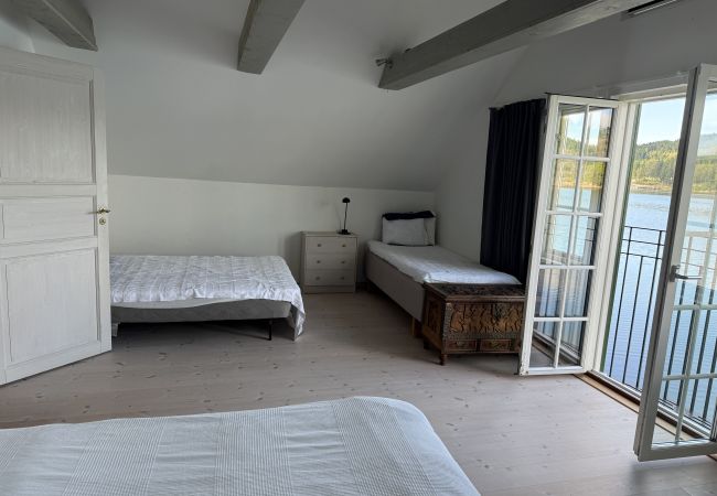 Stuga i Munkedal - Timmerhus, pool, bastu och båt vid Torreby Slott| SE09080 Stuga i Munkedal - Timmerhus, pool, bastu och båt vid Torreby Slott| SE09080