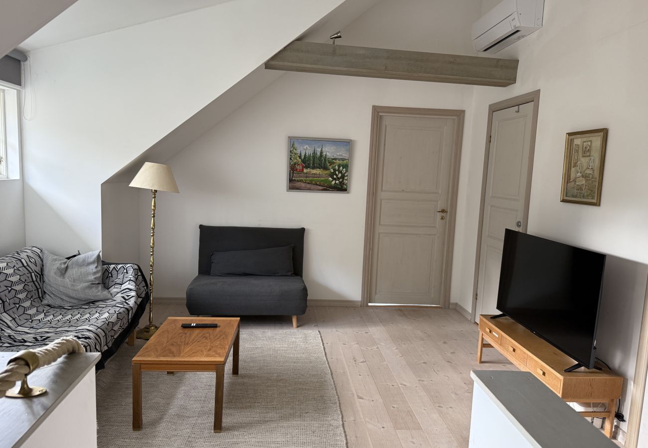 Stuga i Munkedal - Timmerhus, pool, bastu och båt vid Torreby Slott| SE09080