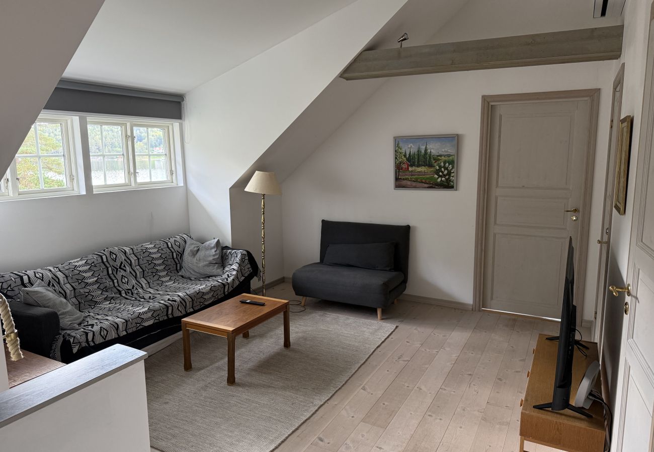 Stuga i Munkedal - Timmerhus, pool, bastu och båt vid Torreby Slott| SE09080