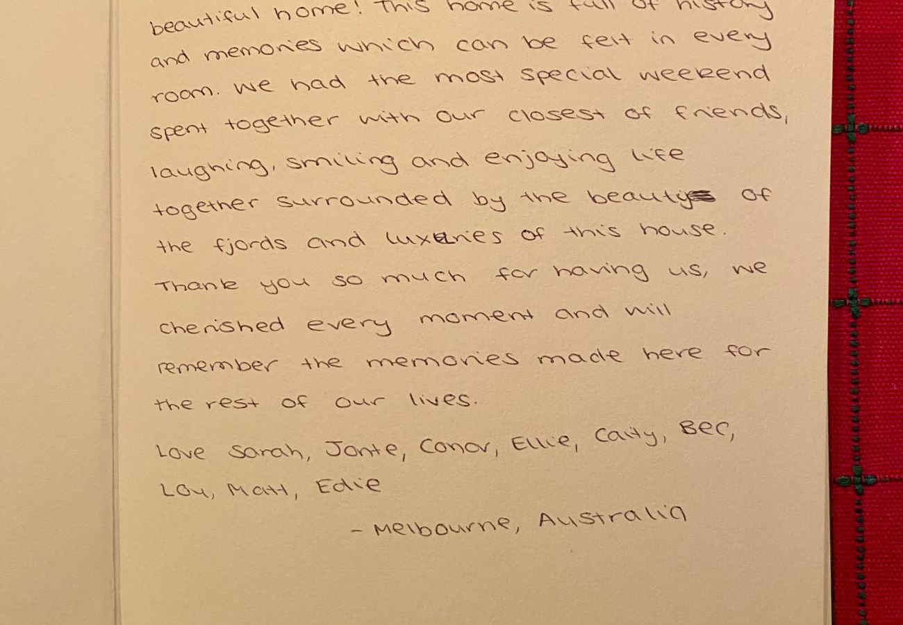 Stuga i Munkedal - Timmerhus, pool, bastu och båt vid Torreby Slott| SE09080