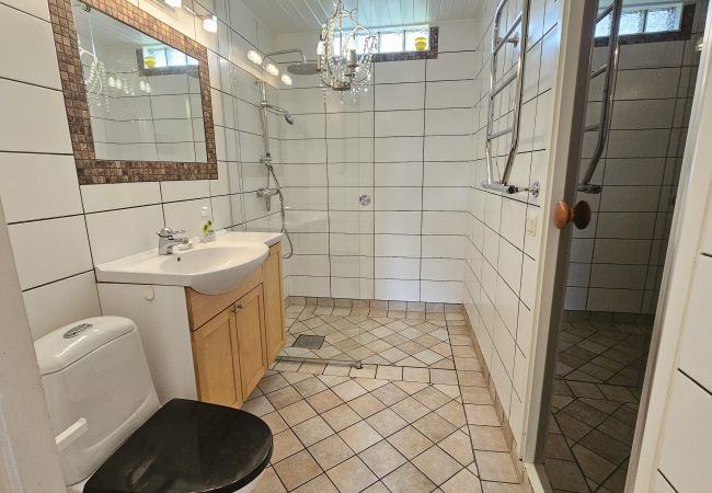 Stuga i Svanesund - Stort hus med bastu, lekplats och nära bad i Svanesund | SE09140 Stuga i Svanesund - Stort hus med bastu, lekplats och nära bad i Svanesund | SE09140