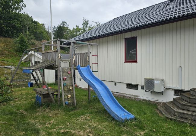 Stuga i Svanesund - Stort hus med bastu, lekplats och nära bad i Svanesund | SE09140 Stuga i Svanesund - Stort hus med bastu, lekplats och nära bad i Svanesund | SE09140
