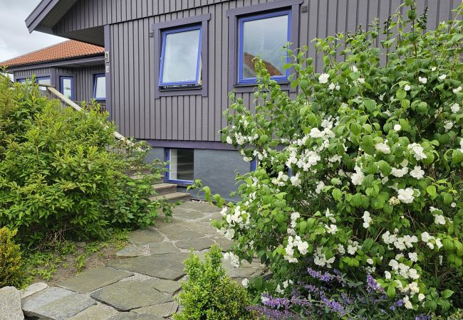 Stuga i Ellös - Lägenhet i Stocken med bastu, 250 m till hav | SE09142 Stuga i Ellös - Lägenhet i Stocken med bastu, 250 m till hav | SE09142