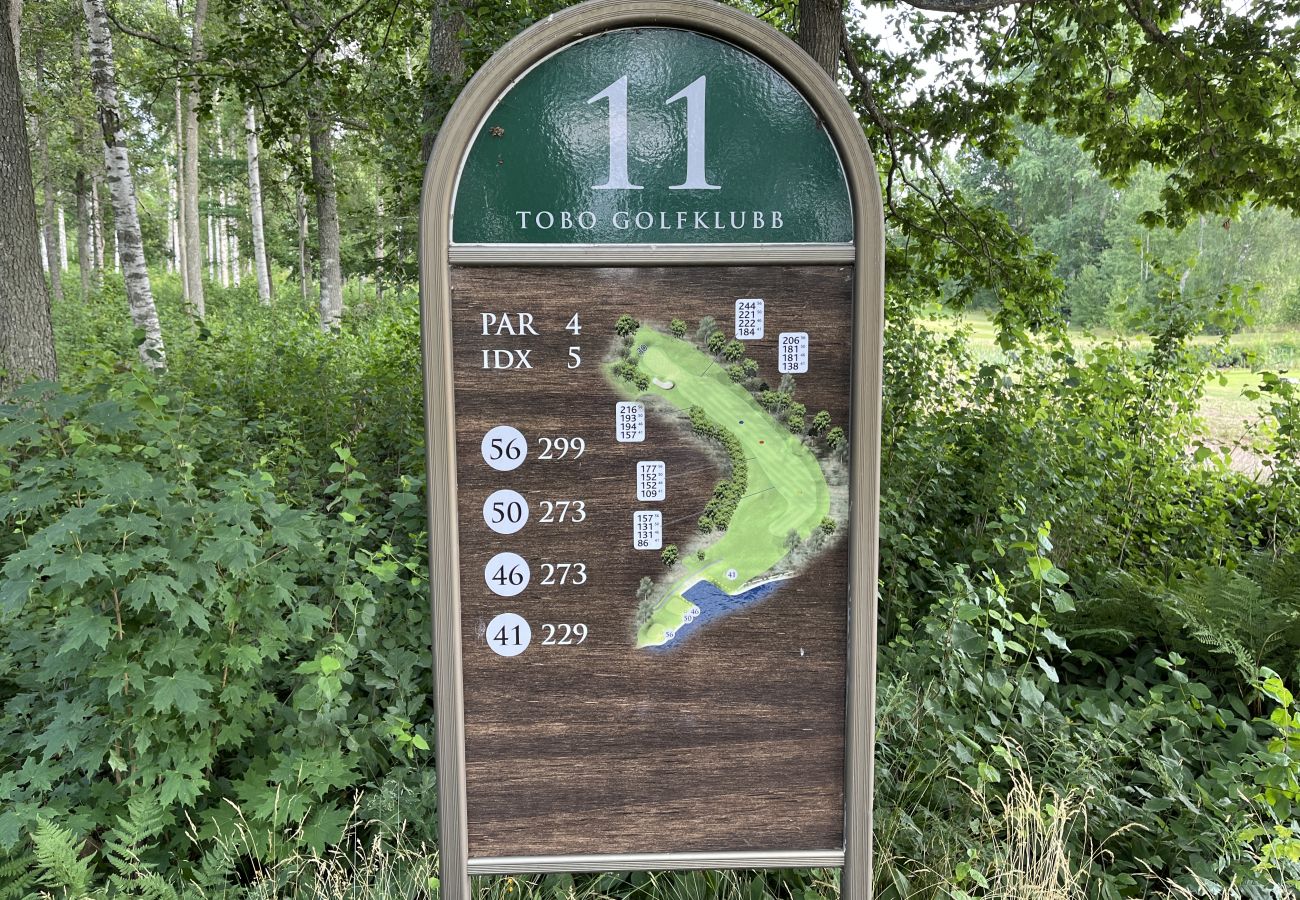 Villa i Vimmerby - Charmig röd stuga vid golfbana – nära Vimmerby och Astrid Lindgrens Värld | SE05090