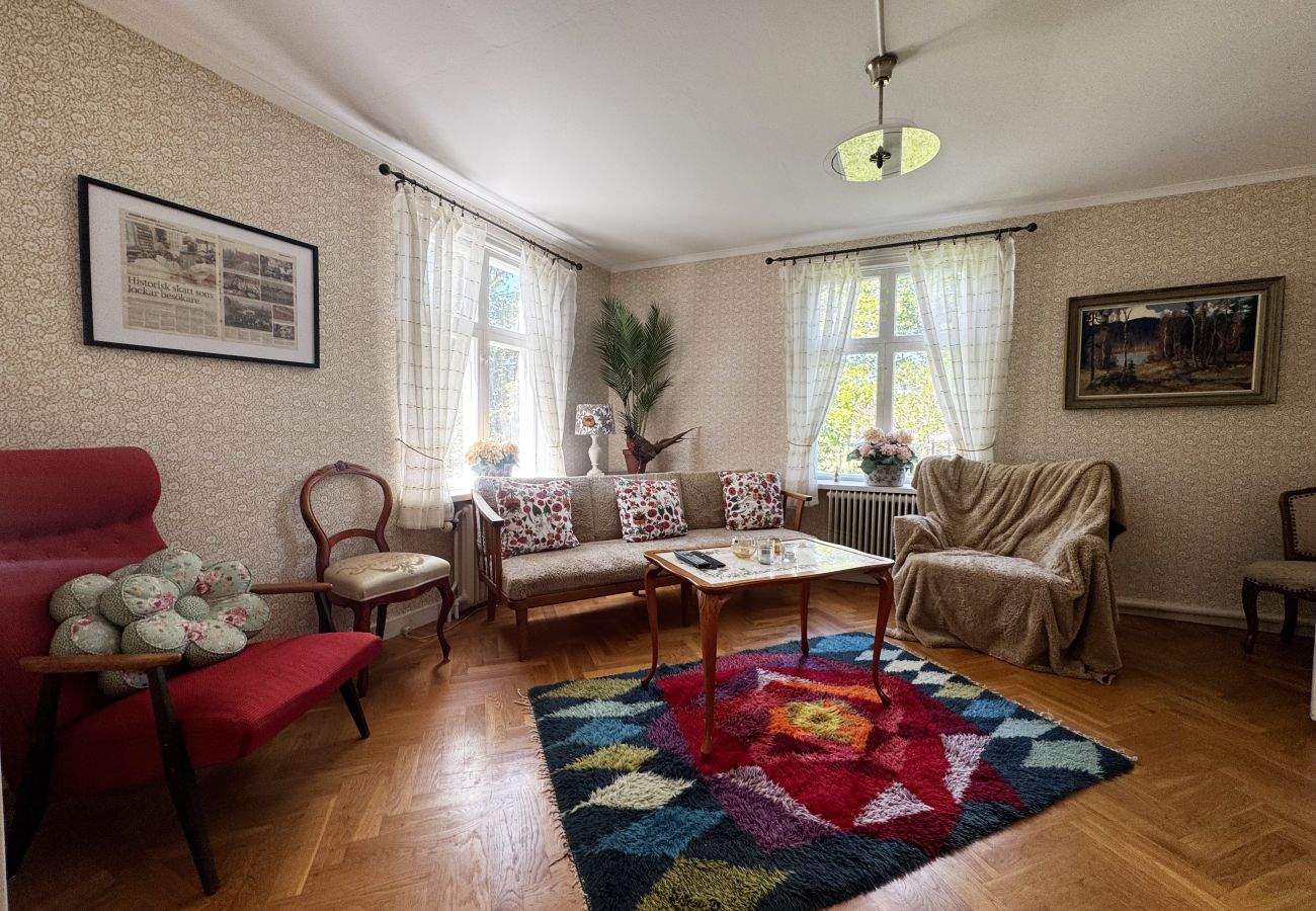 Stuga i Lidköping - Charmig och rymlig villa nära Lidköping |SE08085