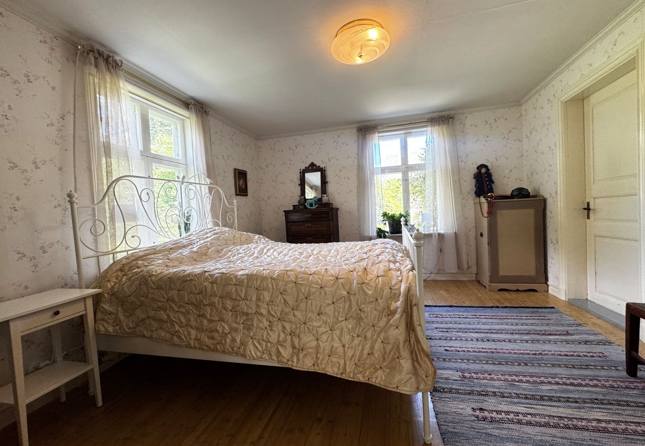 Stuga i Lidköping - Charmig och rymlig villa nära Lidköping |SE08085