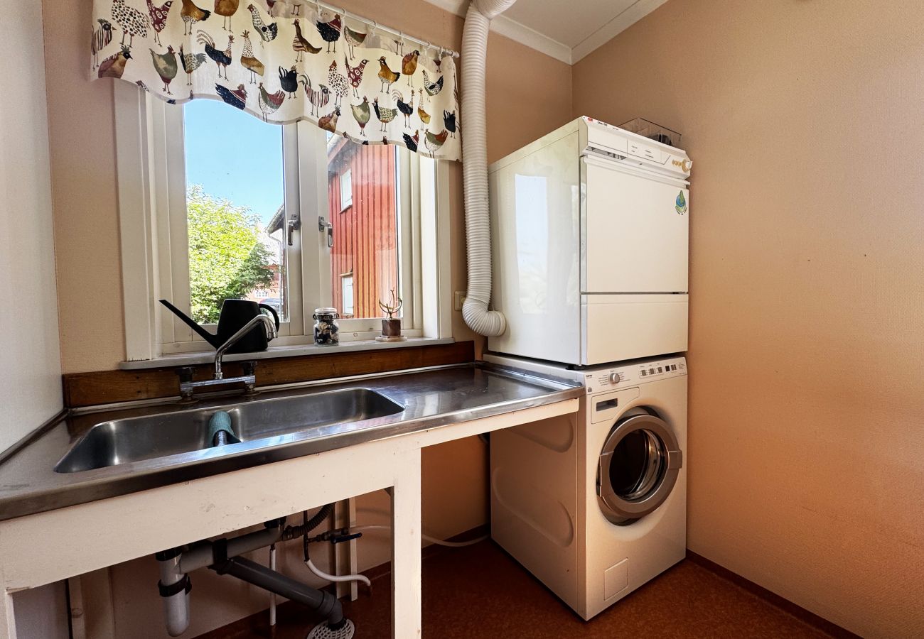 Stuga i Lidköping - Charmig och rymlig villa nära Lidköping |SE08085