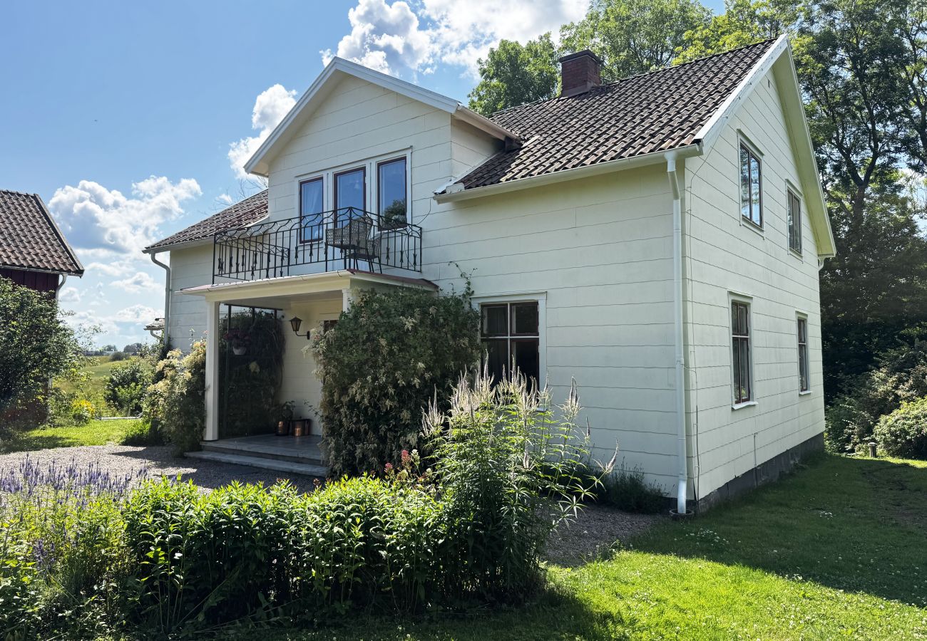 Stuga i Lidköping - Charmig och rymlig villa nära Lidköping |SE08085