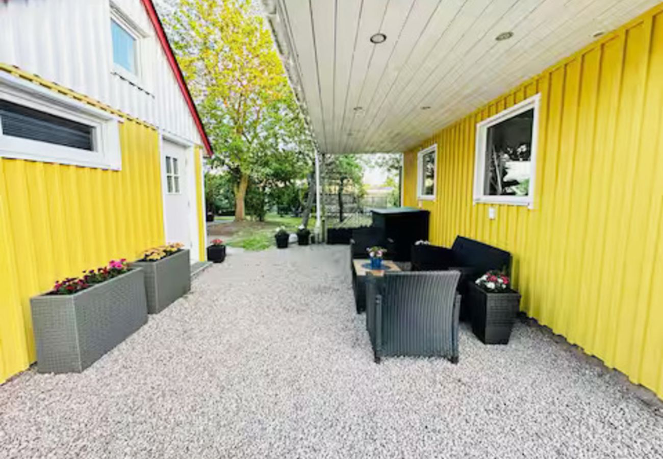 Stuga i Laholm - Charmigt gårdshus för uthyrning i centrala Laholm – nära natur, stad & strand |SE02118