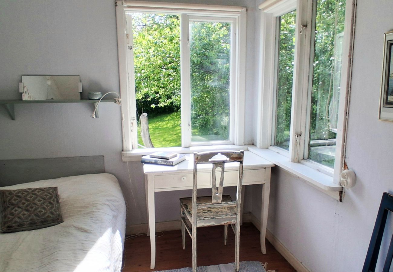 Stuga i Henån - Charmigt hus med kajaker, 300m från havet på Orust | SE09139 
