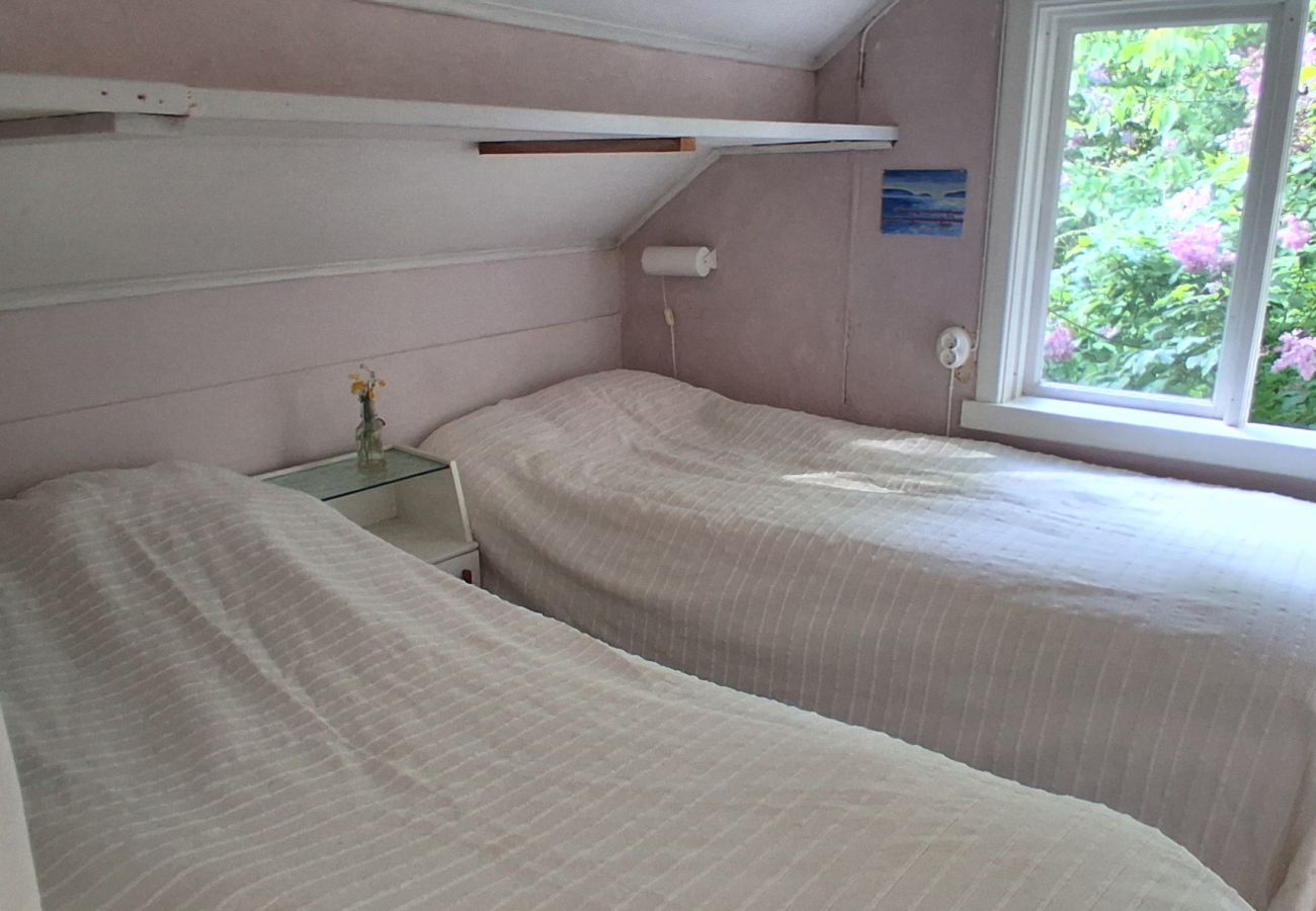 Stuga i Henån - Charmigt hus med kajaker, 300m från havet på Orust | SE09139 