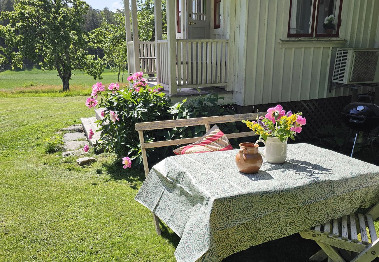 Stuga i Henån - Charmigt hus med kajaker, 300m från havet på Orust | SE09139 