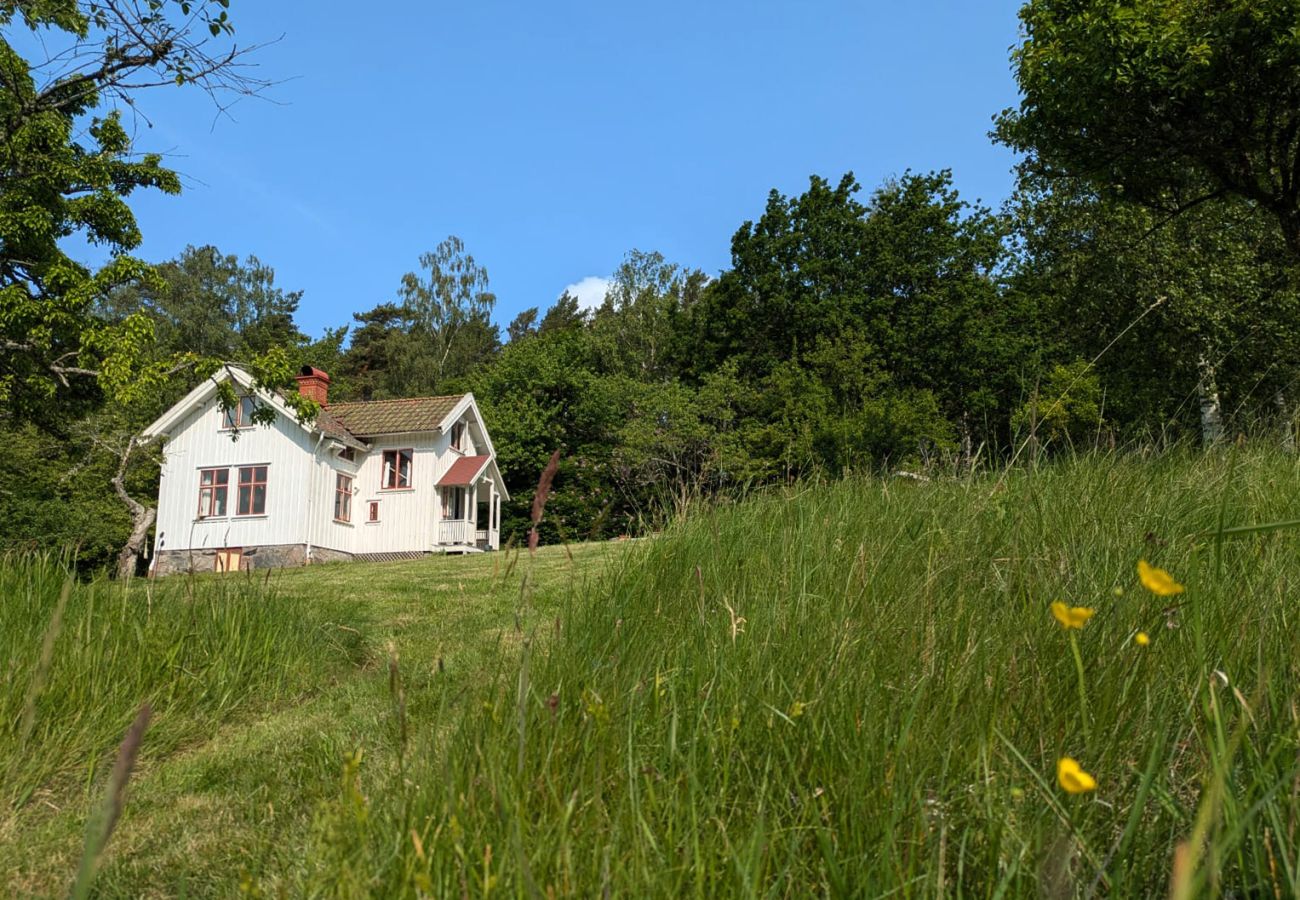 Stuga i Henån - Charmigt hus med kajaker, 300m från havet på Orust | SE09139 