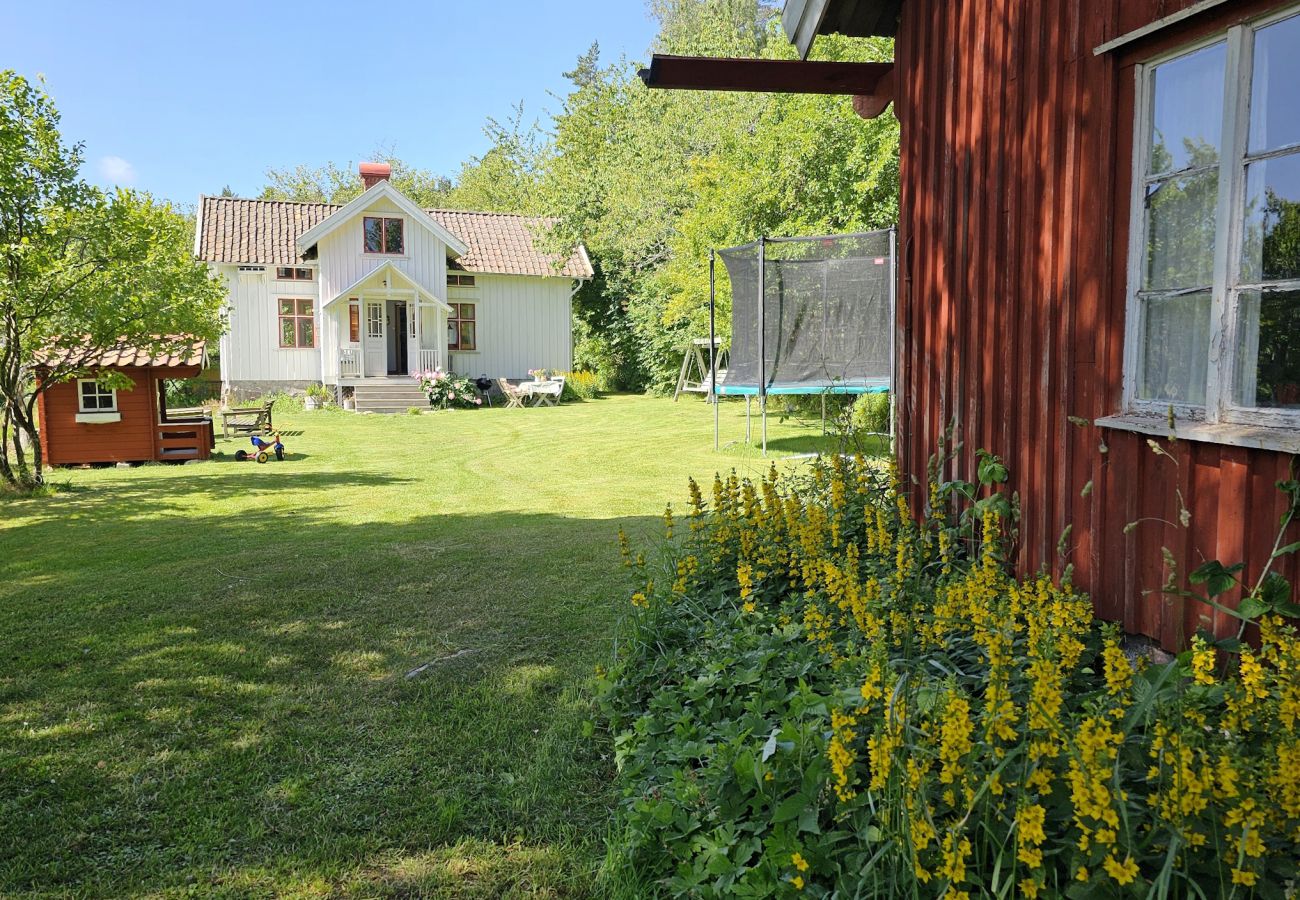 Stuga i Henån - Charmigt hus med kajaker, 300m från havet på Orust | SE09139 