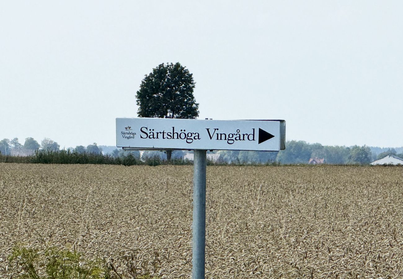 Stuga i Väderstad - Charmig röd stuga i Väderstad – lugn lantidyll nära Tåkern | SE10024