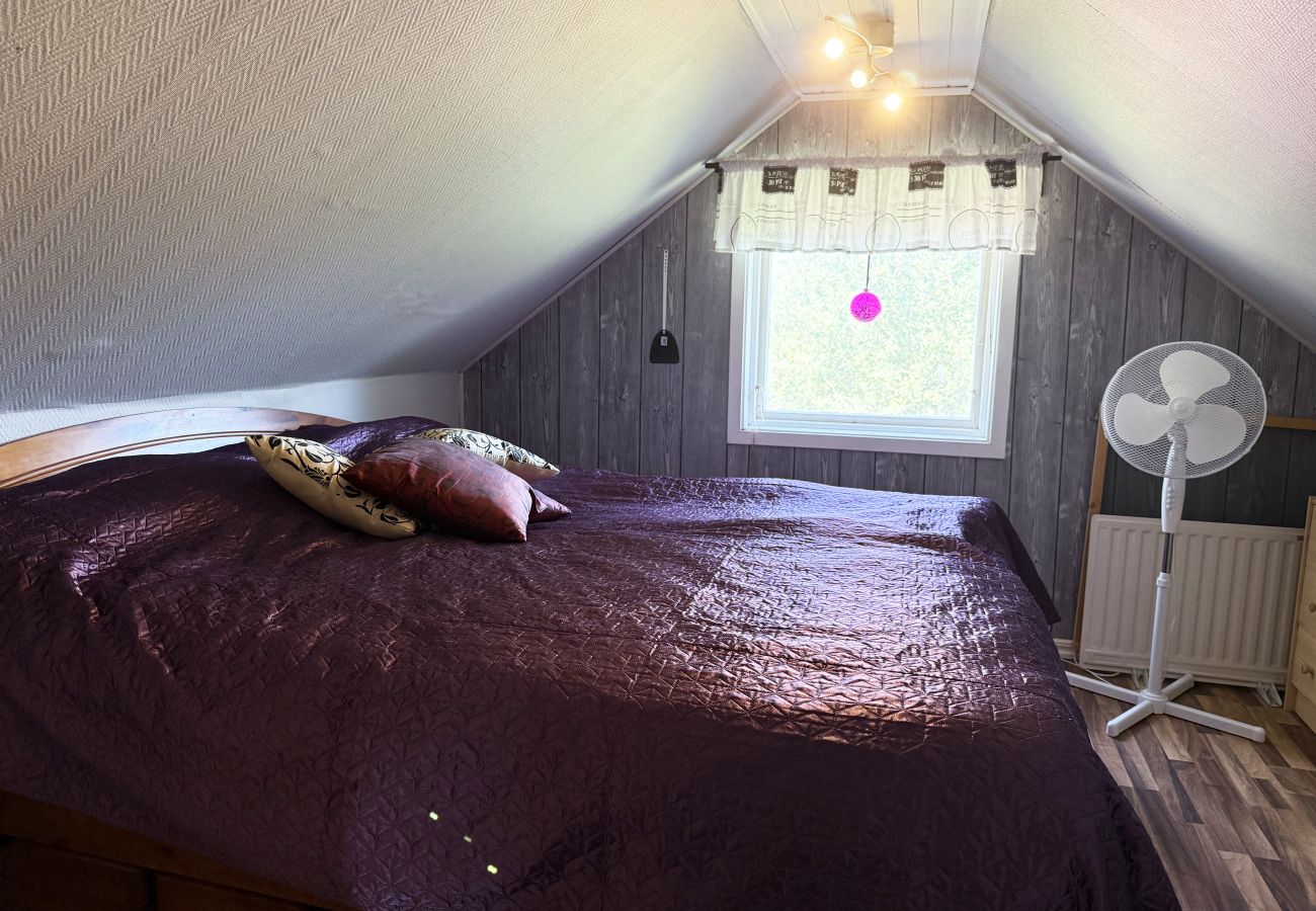 Stuga i Väderstad - Charmig röd stuga i Väderstad – lugn lantidyll nära Tåkern | SE10024
