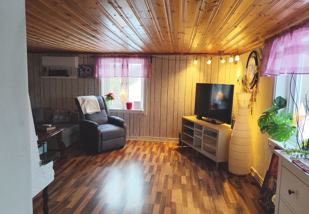 Stuga i Väderstad - Charmig röd stuga i Väderstad – lugn lantidyll nära Tåkern | SE10024