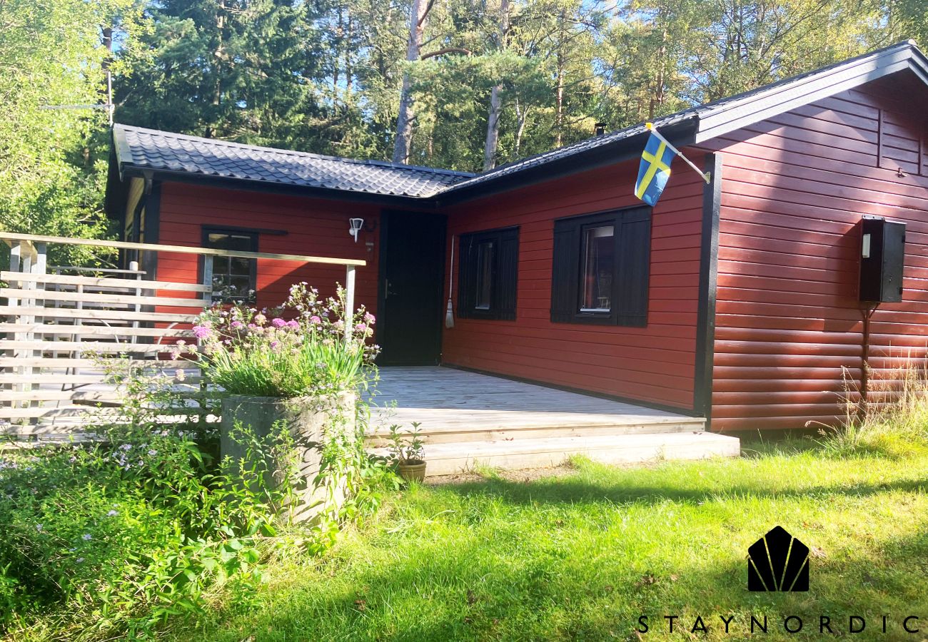 Stuga i Laholm - Rofylld stuga vid skogskanten – nära Laholm |SE02119