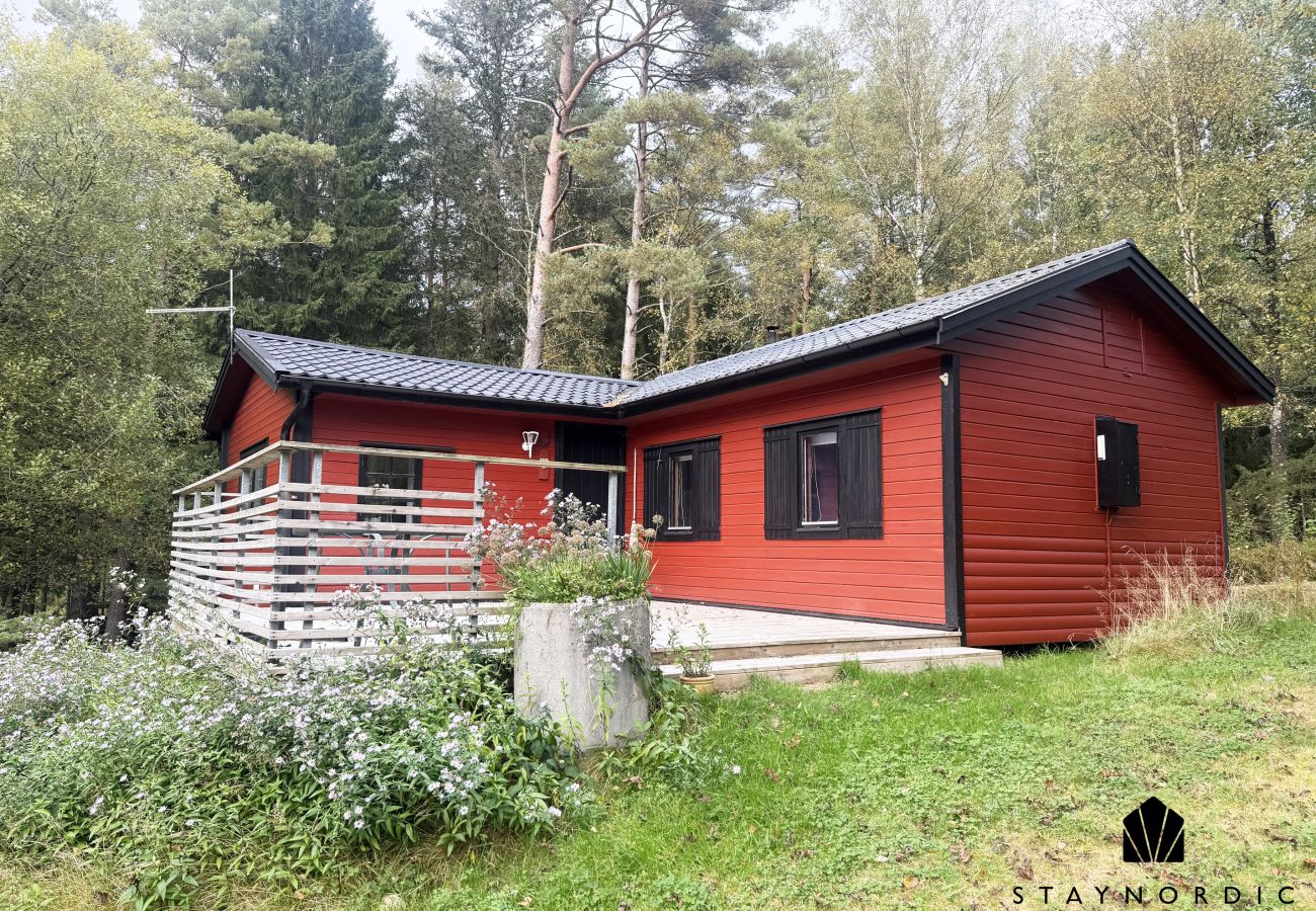 Stuga i Laholm - Rofylld stuga vid skogskanten – nära Laholm |SE02119